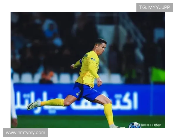 C罗国家队生涯迎来首张红牌40岁依旧闪耀226场143球46助攻成就辉煌